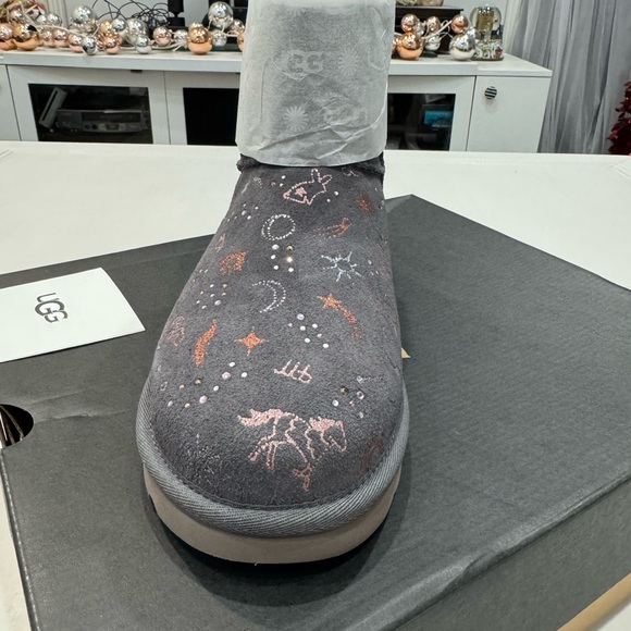 UGG Gray Starry Night Boots - Picture 2 of 7